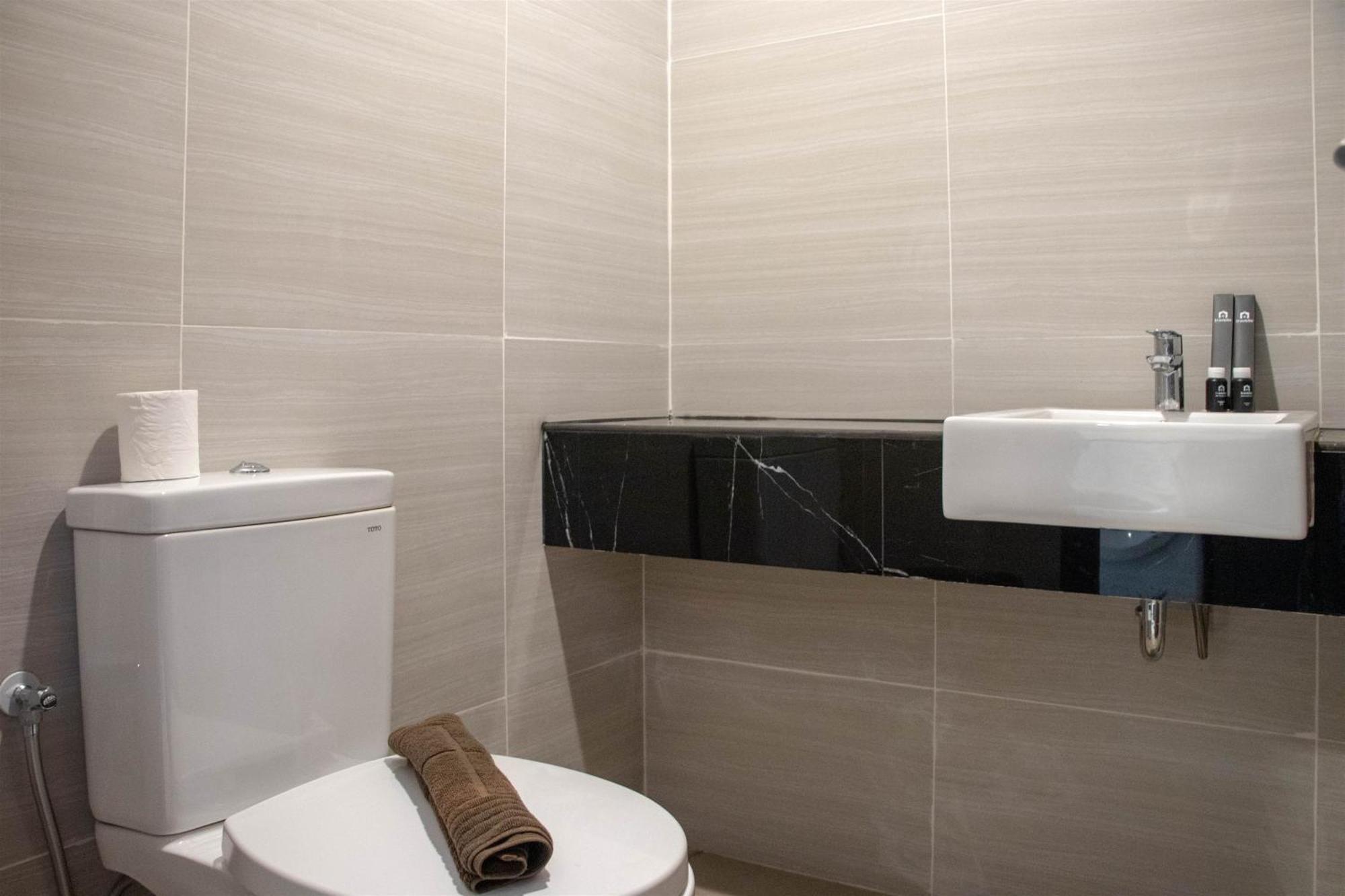 Well Appointed And Homey At West Vista By Travelio * Jakarta